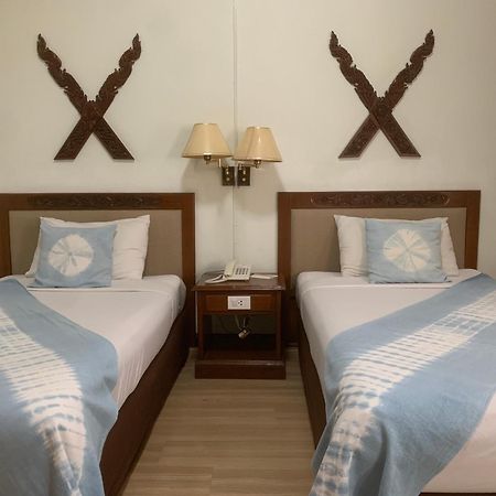Maeyom Palace Hotel Phrae Exterior foto
