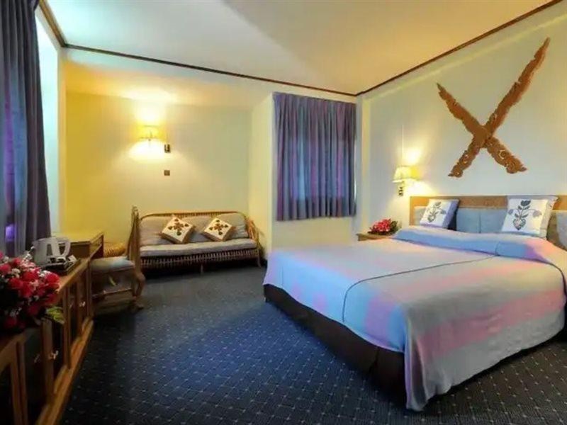 Maeyom Palace Hotel Phrae Exterior foto