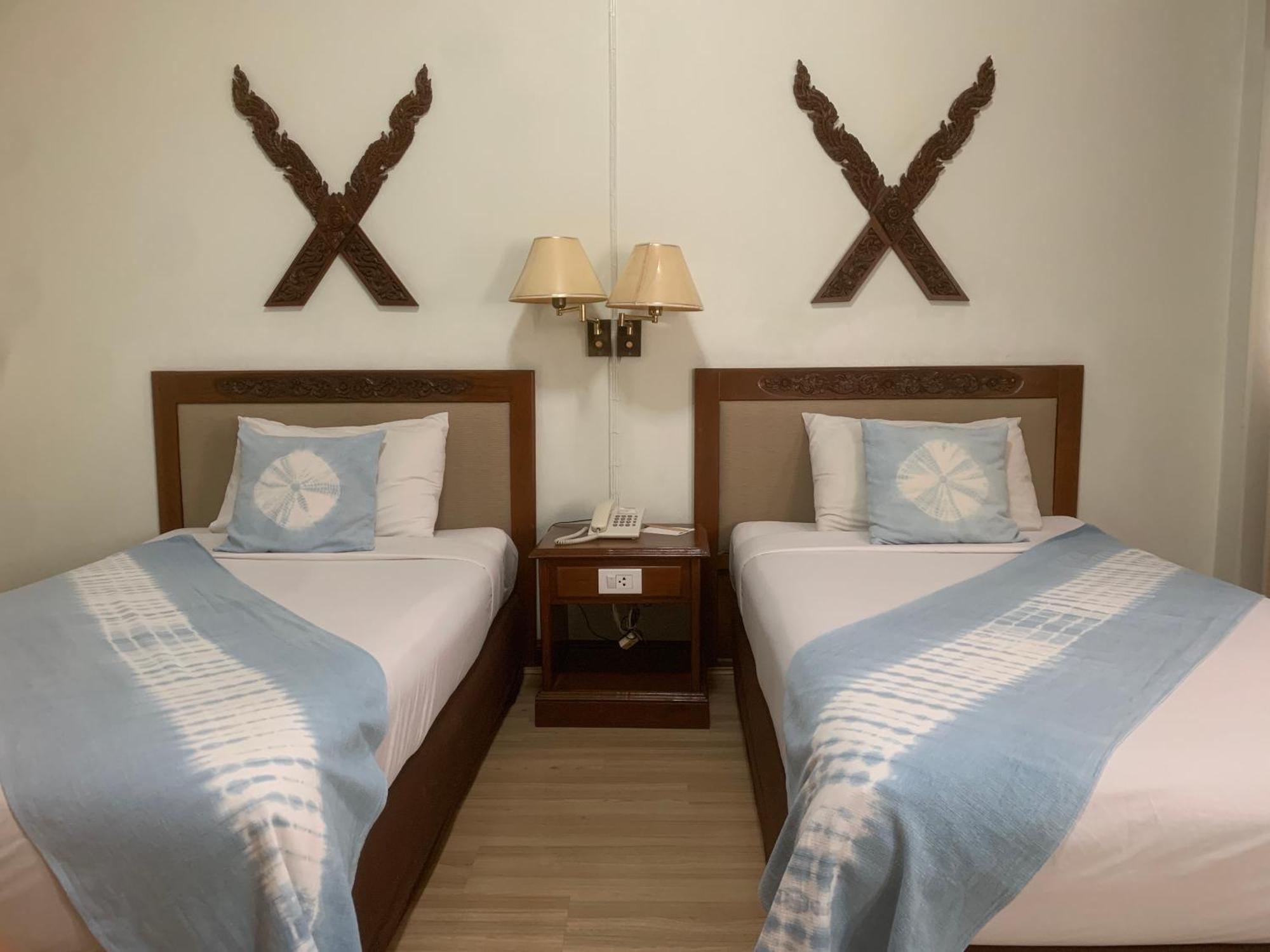 Maeyom Palace Hotel Phrae Exterior foto