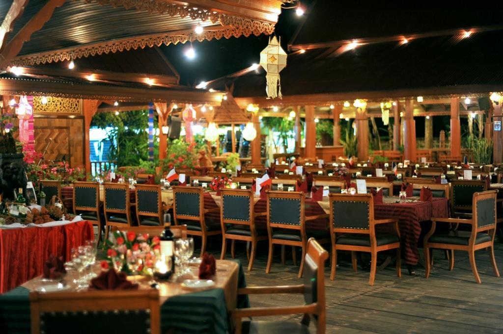 Maeyom Palace Hotel Phrae Exterior foto