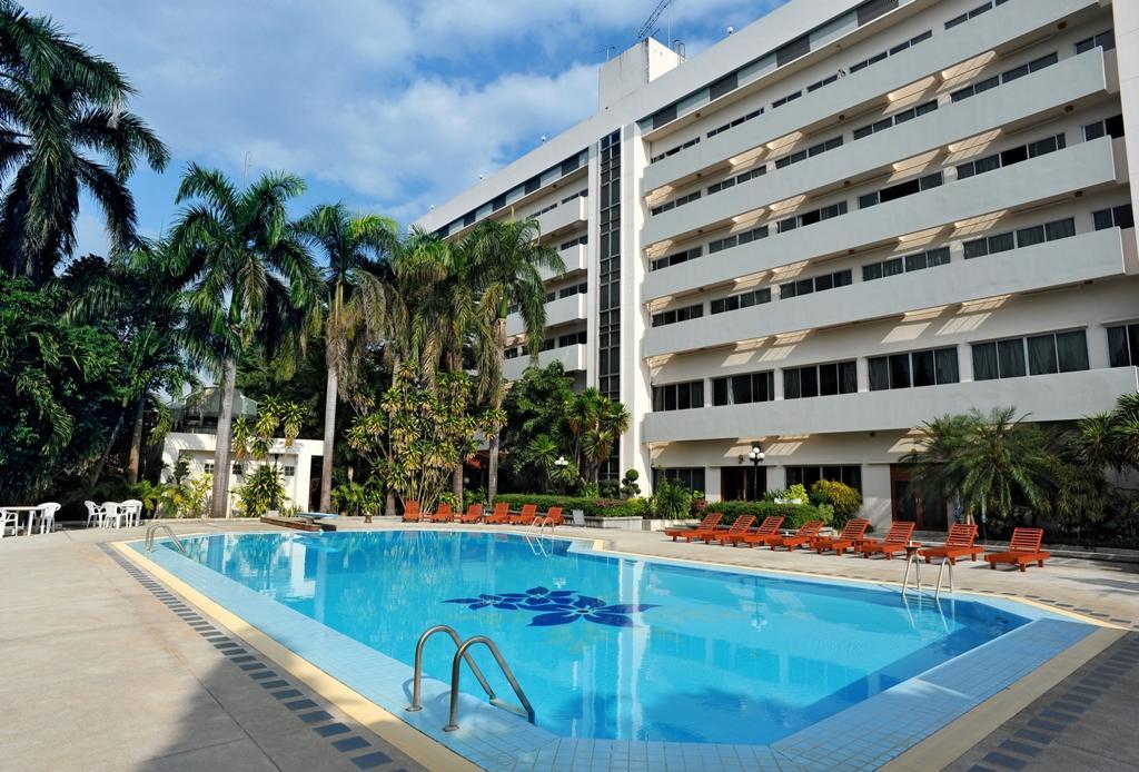 Maeyom Palace Hotel Phrae Exterior foto