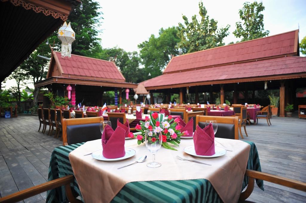 Maeyom Palace Hotel Phrae Exterior foto