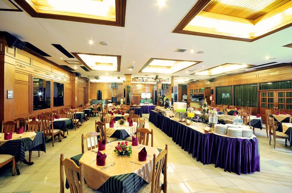 Maeyom Palace Hotel Phrae Exterior foto