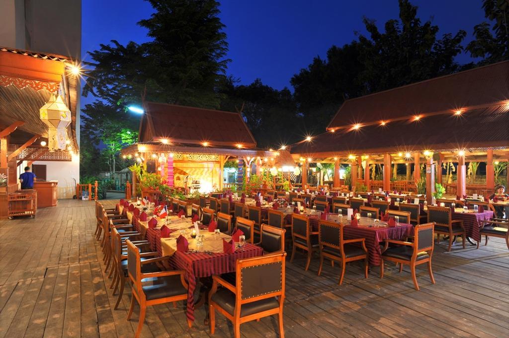Maeyom Palace Hotel Phrae Exterior foto
