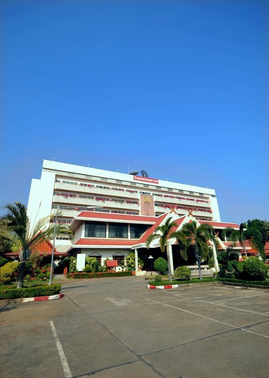 Maeyom Palace Hotel Phrae Exterior foto
